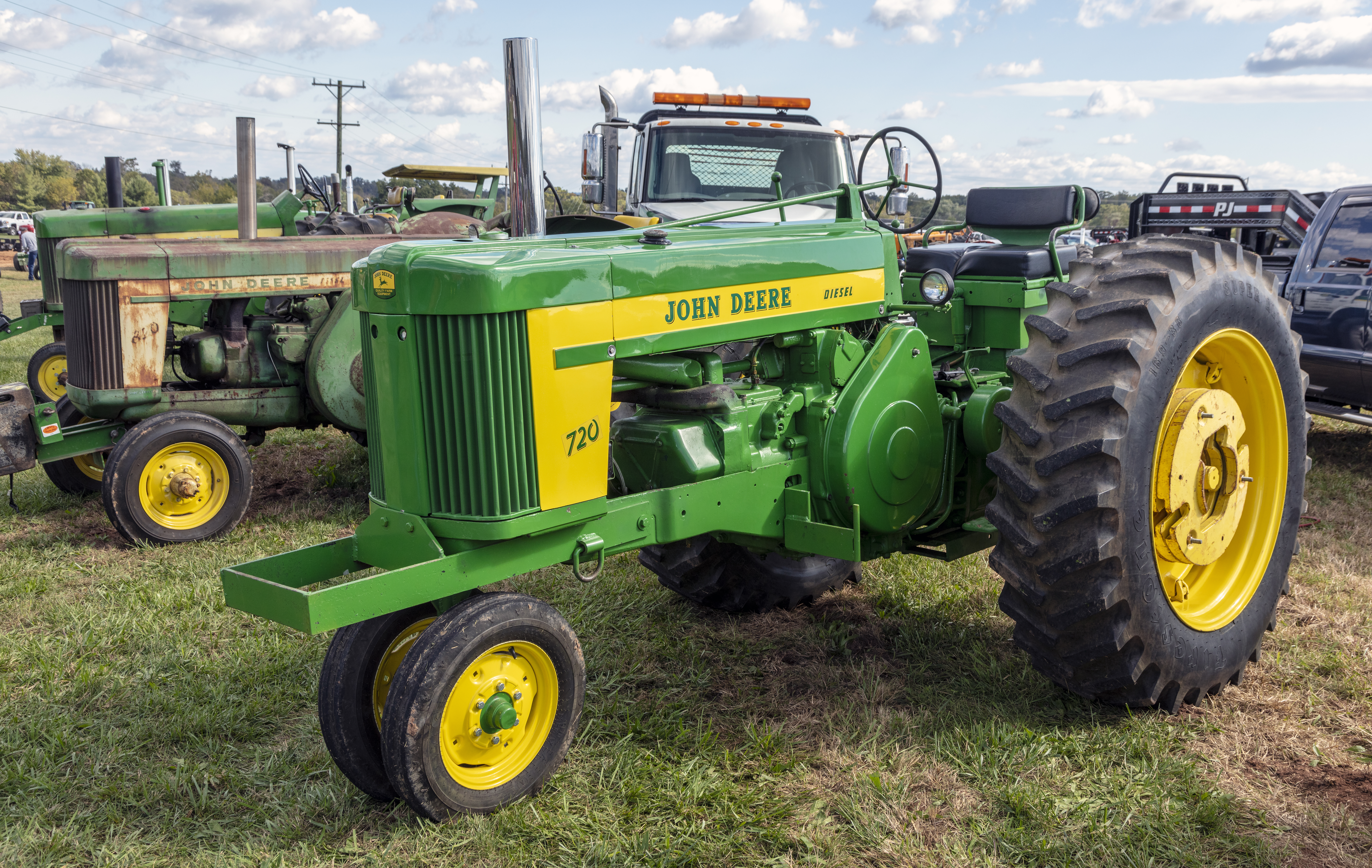 John Deere 810-D